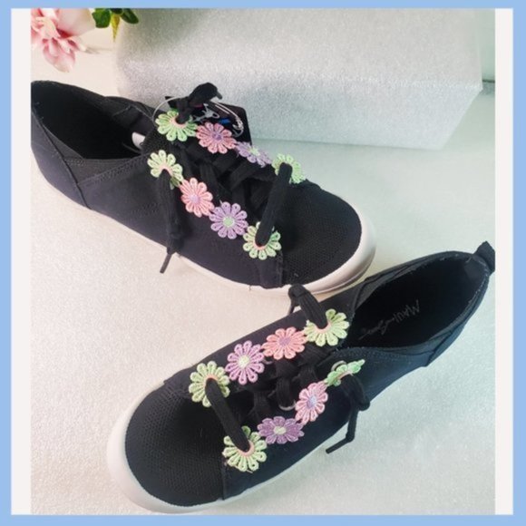 Maui & Sons Black Sneakers w/ Pastel Daisy Eyelets - Picture 8 of 9